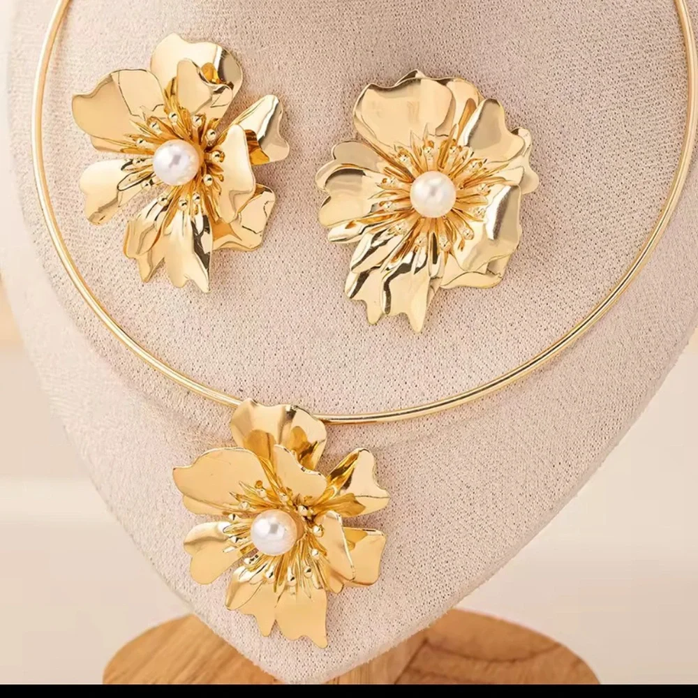 Zara lux unique adjustaby Gold Flower Necklace - Picture 8 of 10